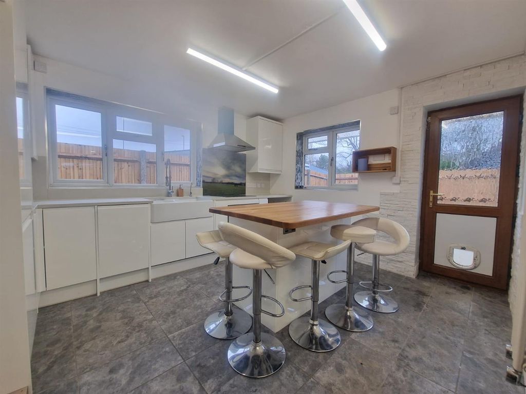 Property photo 3 of 10 09c983Eb-3765-4841-8878-037Fb9F980d5.Jpg