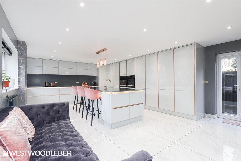 Property photo 2 of 33 Internal_23.Jpg
