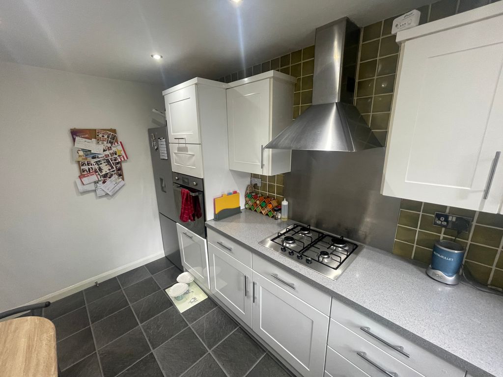 Property photo 3 of 13 Kitchen 1