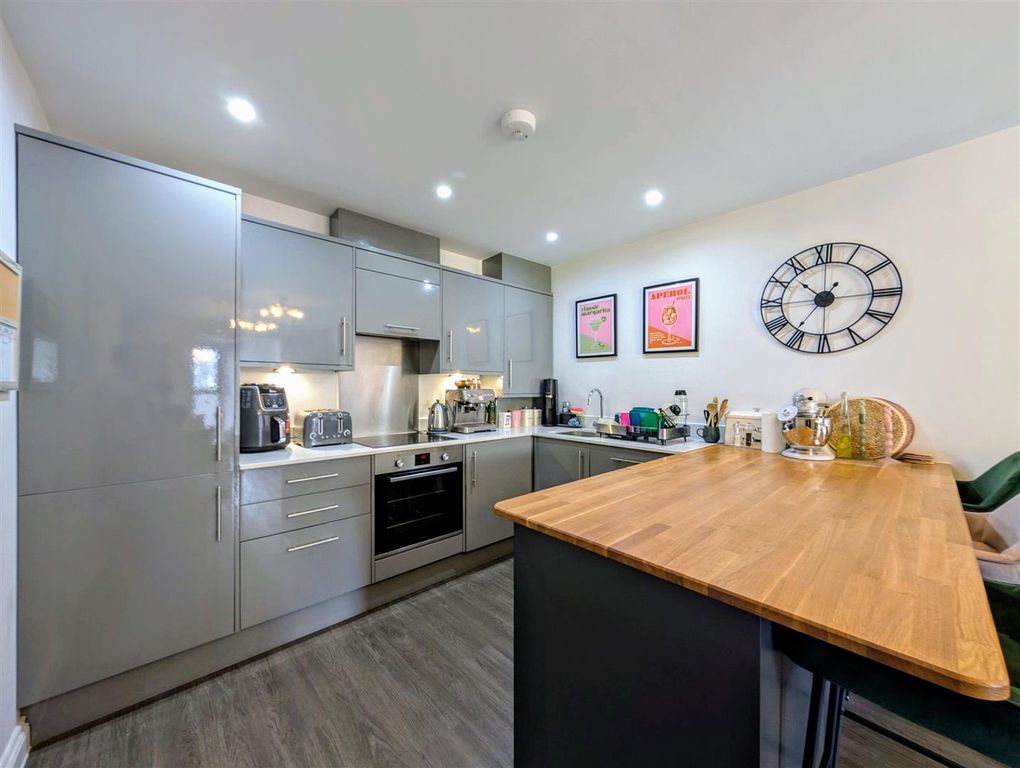 Property photo 2 of 12