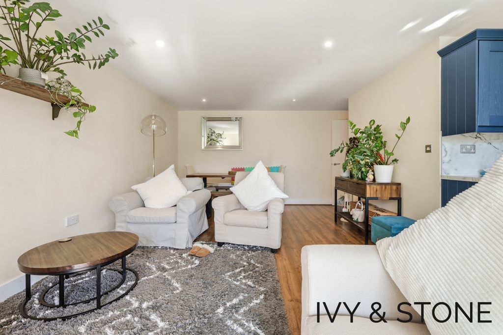 Property photo 2 of 14 4875291