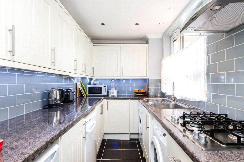 Property photo 3 of 8 Kitchen