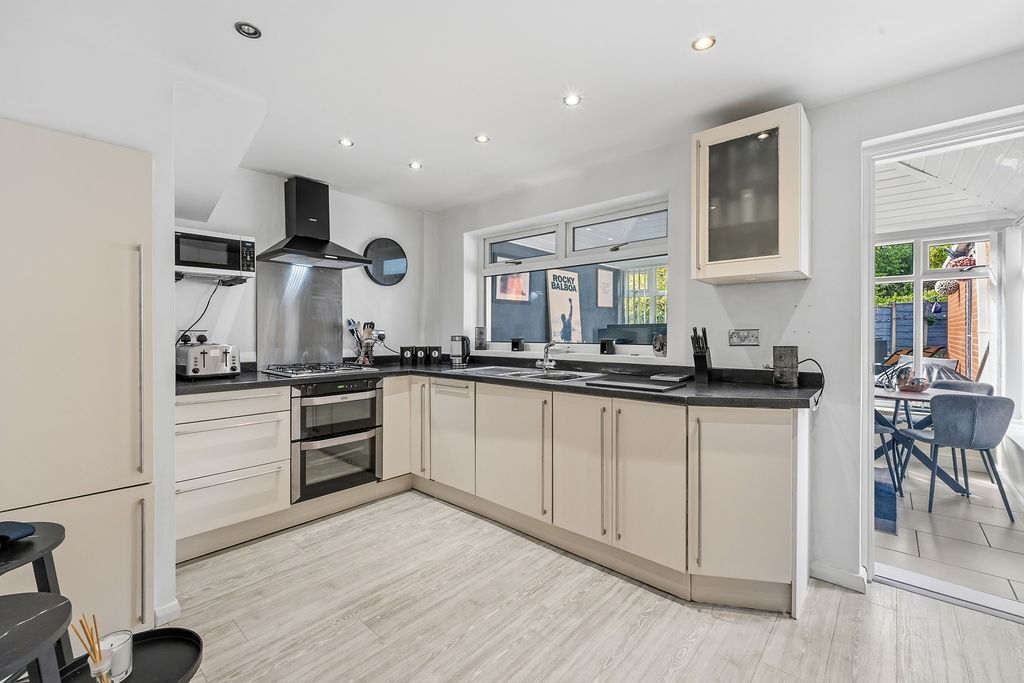 Property photo 2 of 31 5246521