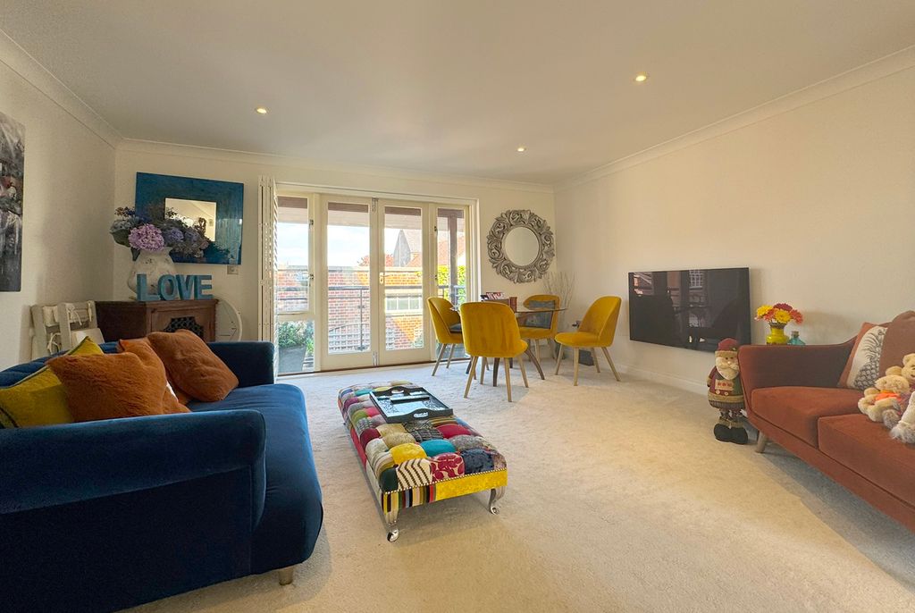 Property photo 3 of 13 6 By Sitting Room