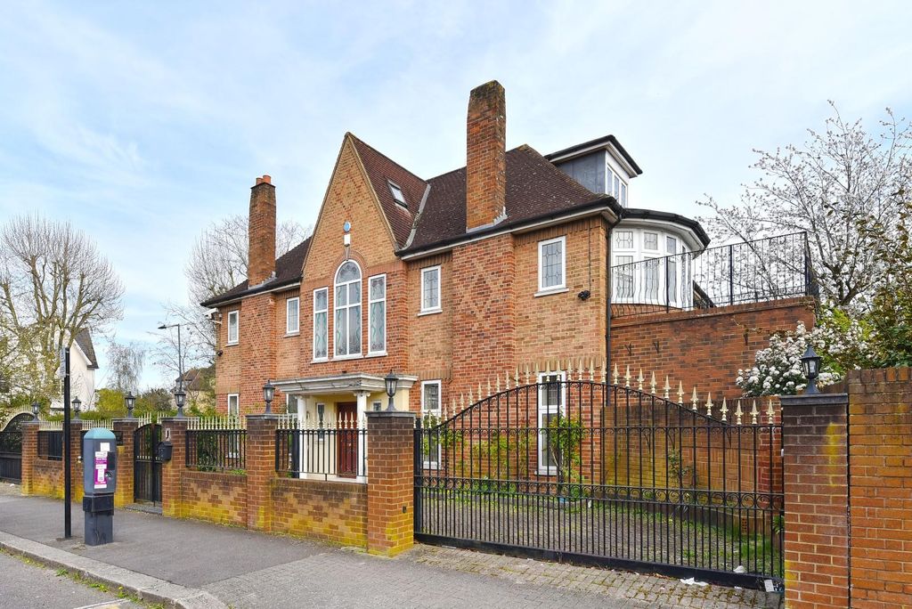 Property photo 1 of 21 Beachcroft 18R Manor House Drive (21).Jpg
