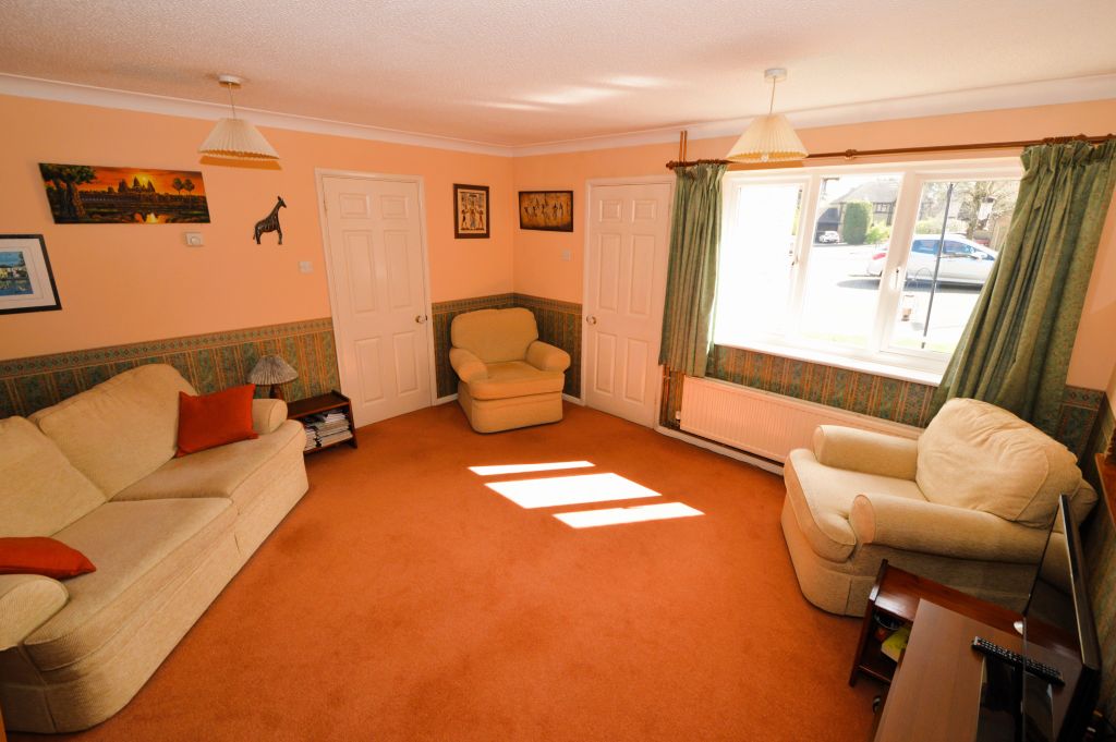 Property photo 3 of 14 Lounge