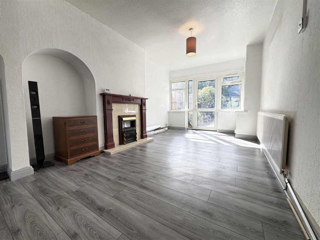 Property photo 2 of 22