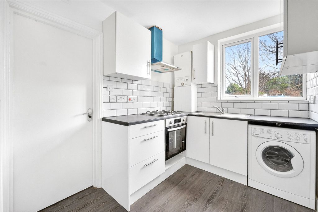 Property photo 2 of 16 Picture No. 15