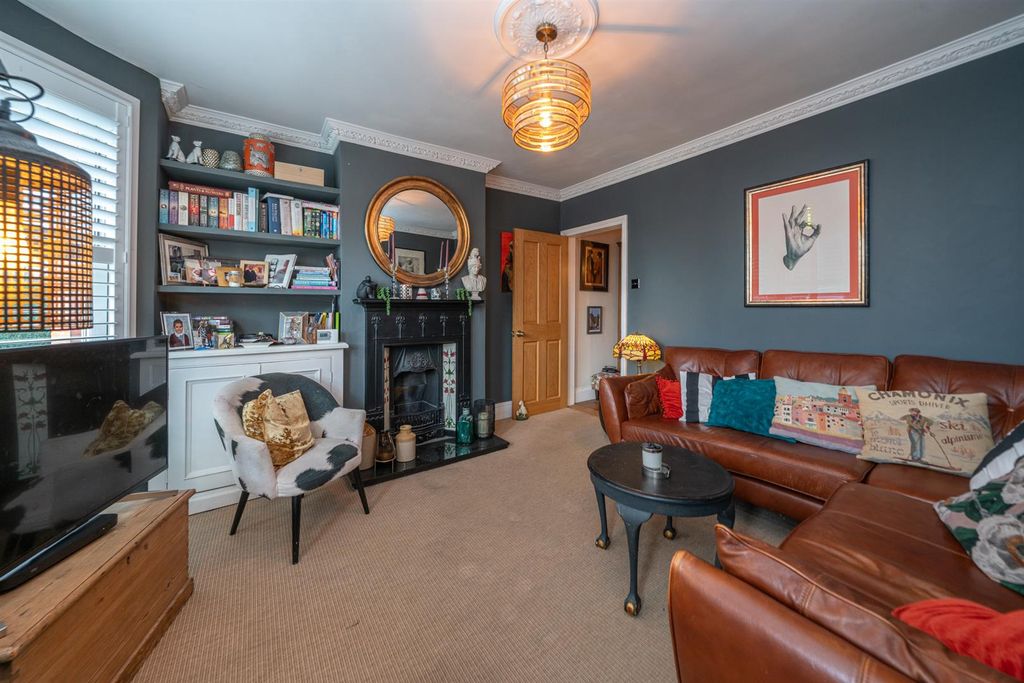 Property photo 2 of 16 91-Weymouth-Street-0165.Jpg