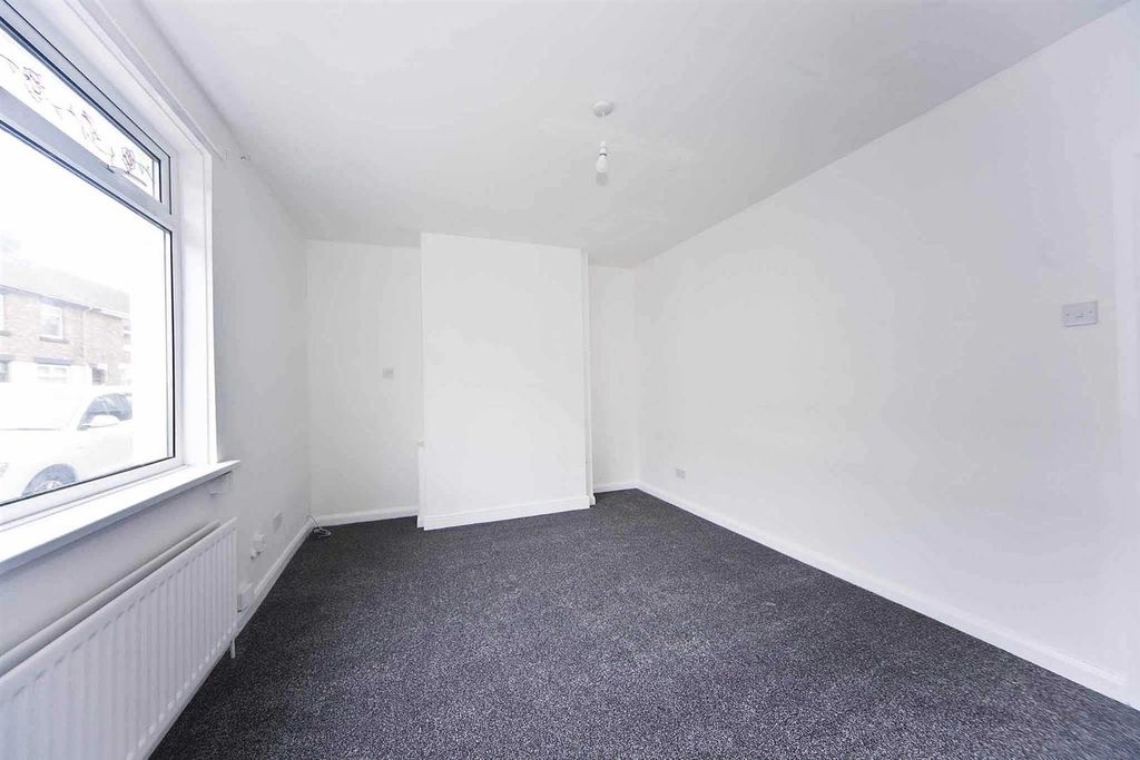 Property photo 2 of 25