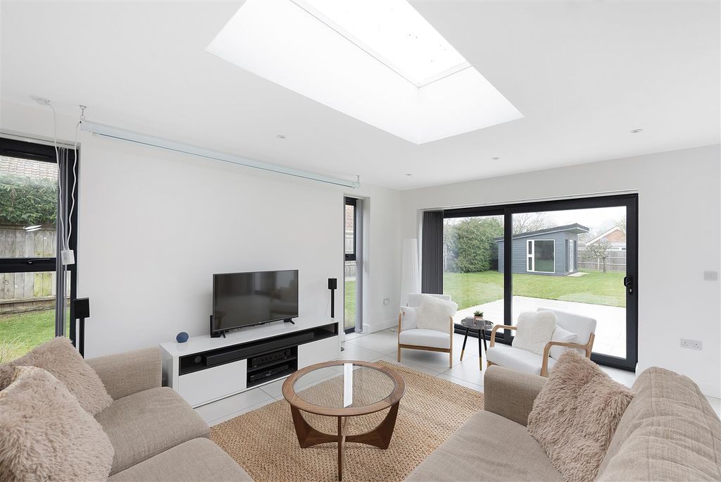 Property photo 2 of 36 Aaland Ph24.Jpg