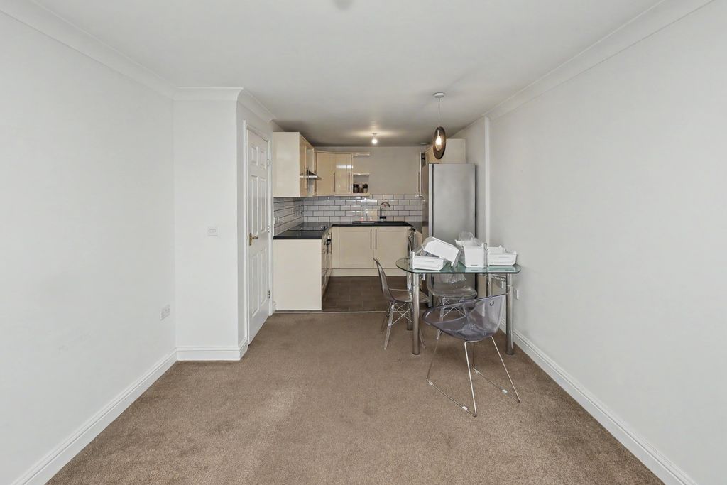 Property photo 3 of 10 111 Maltings Close, Bow, London, E3 3Td