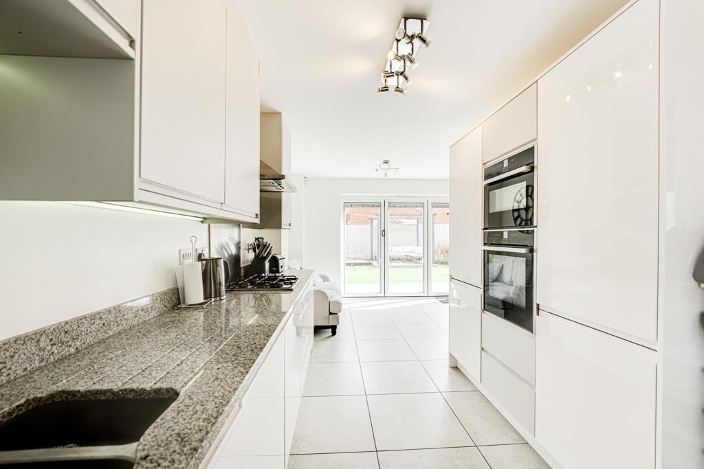 Property photo 3 of 35 2 Sherwood Close, Desborough-25.Jpg