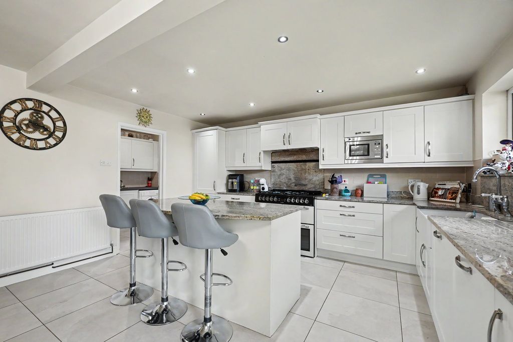 Property photo 3 of 51
