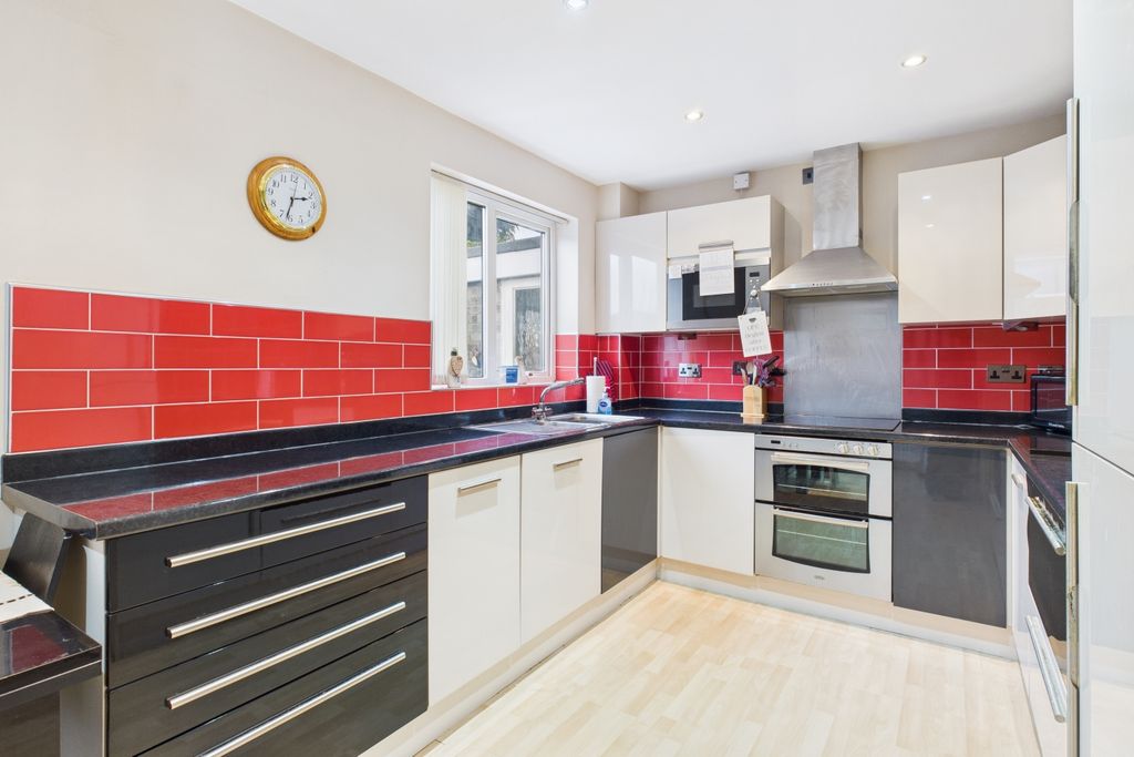 Property photo 2 of 18 Cam03162G0-Pr0398-Still008