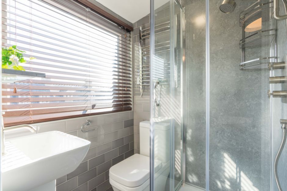 Property photo 3 of 8 Khf18 - Bathroom