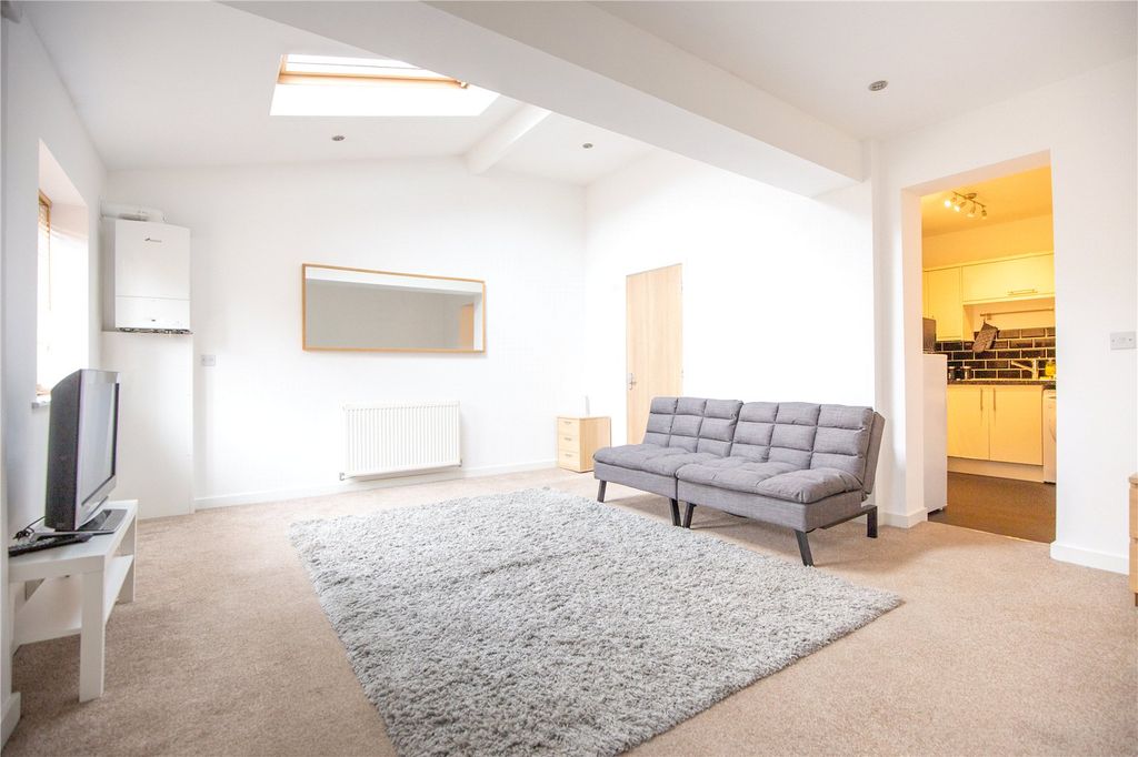 Property photo 2 of 10 Picture No. 12