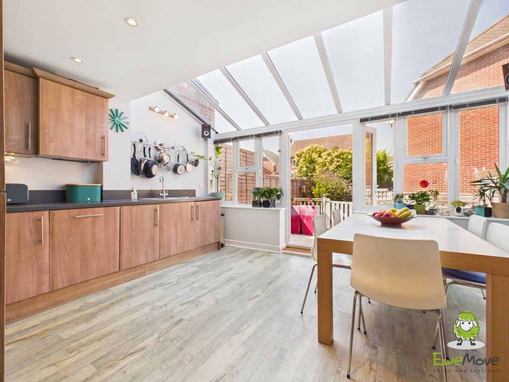 Property photo 3 of 30 Ewemove Estate Agents Basingstoke