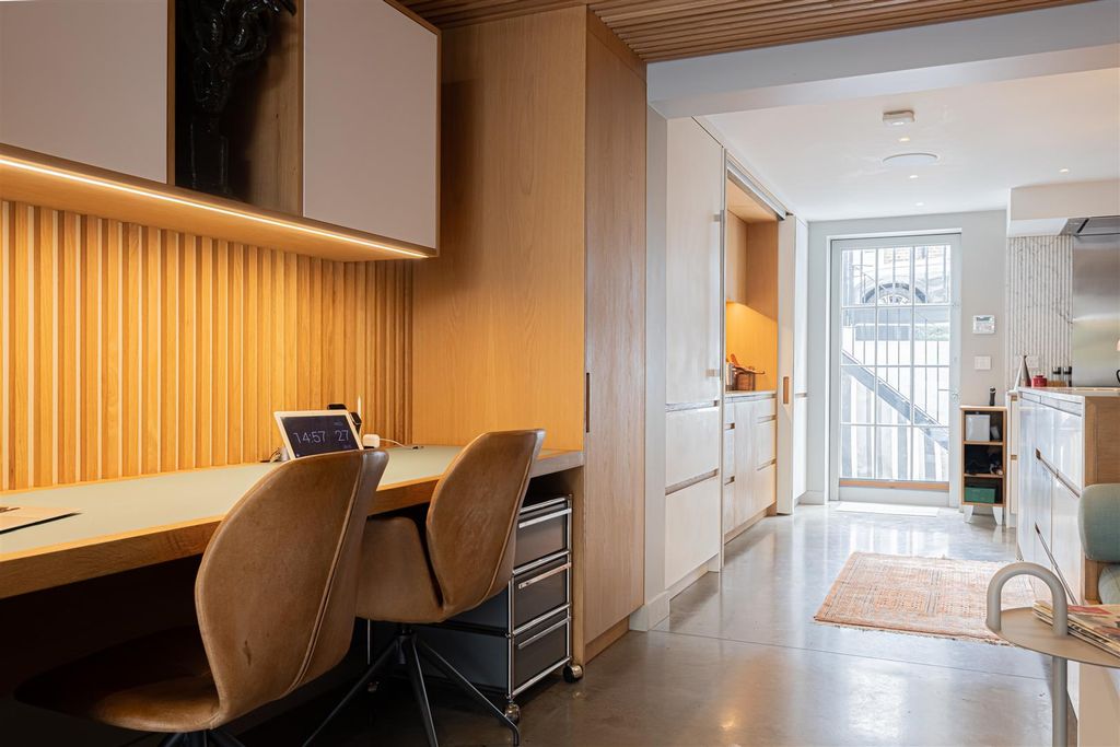 Property photo 3 of 27 Ripplevale Grove (12).Jpg