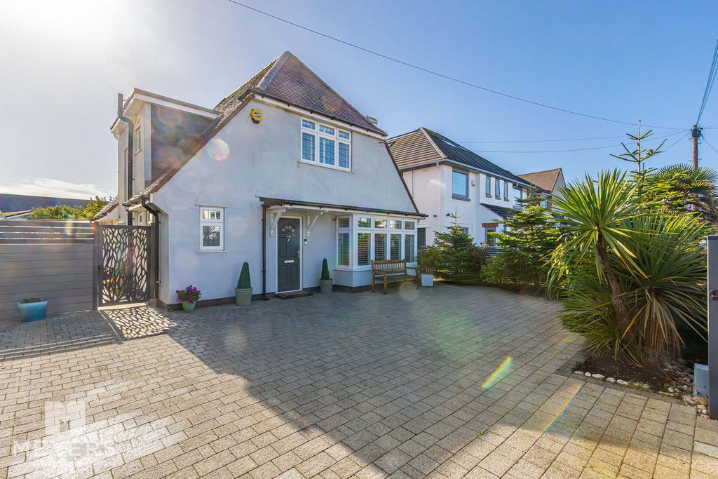 Property photo 2 of 38