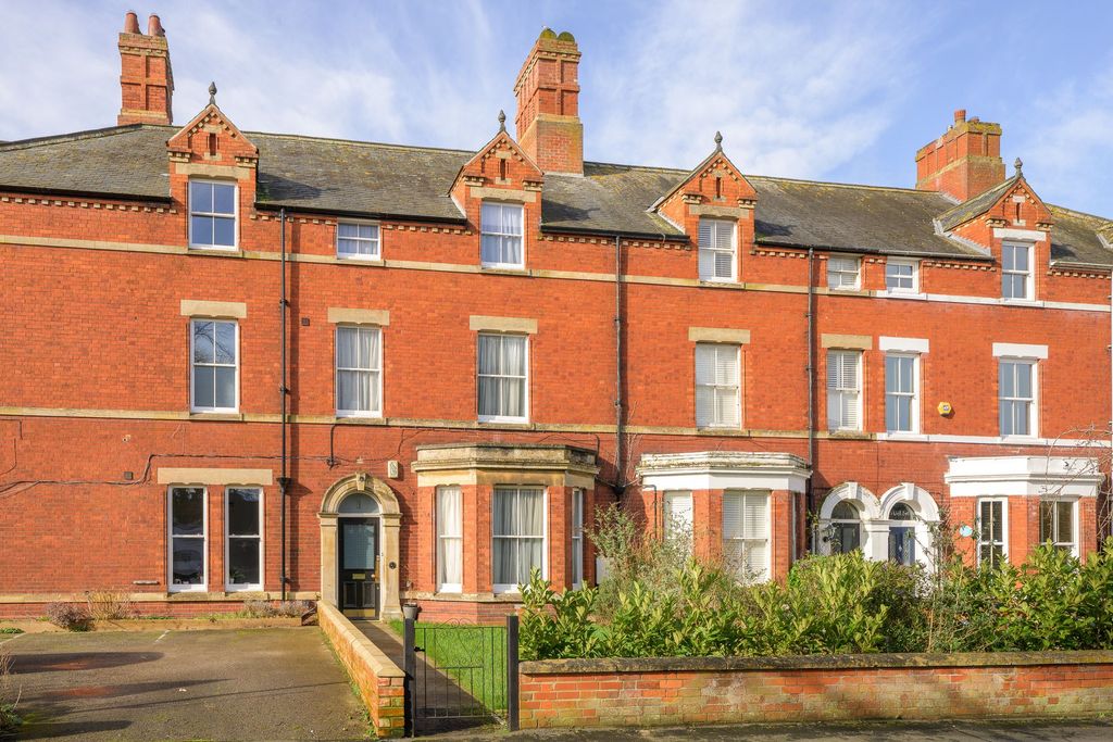 Property photo 1 of 33