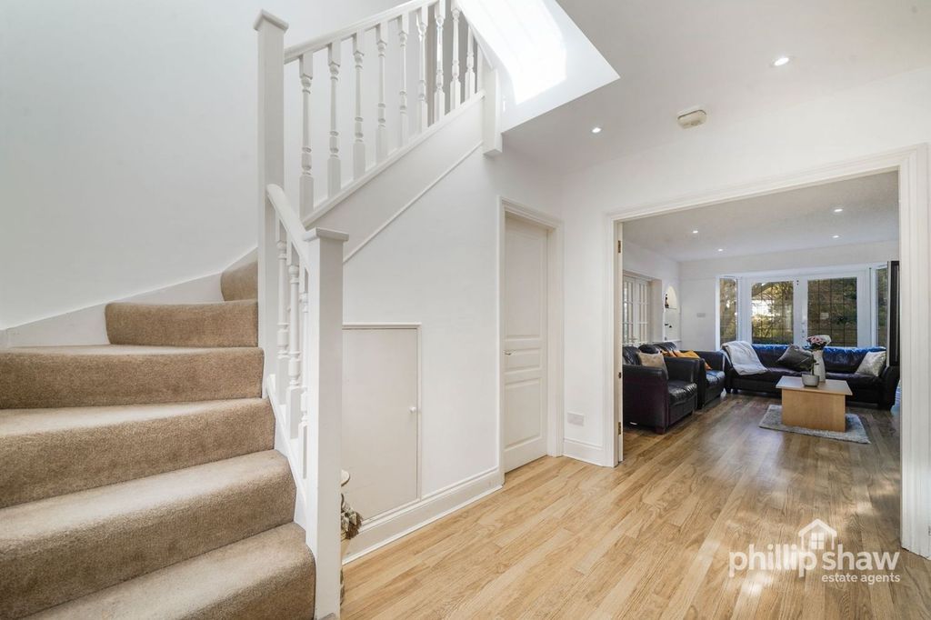 Property photo 3 of 24