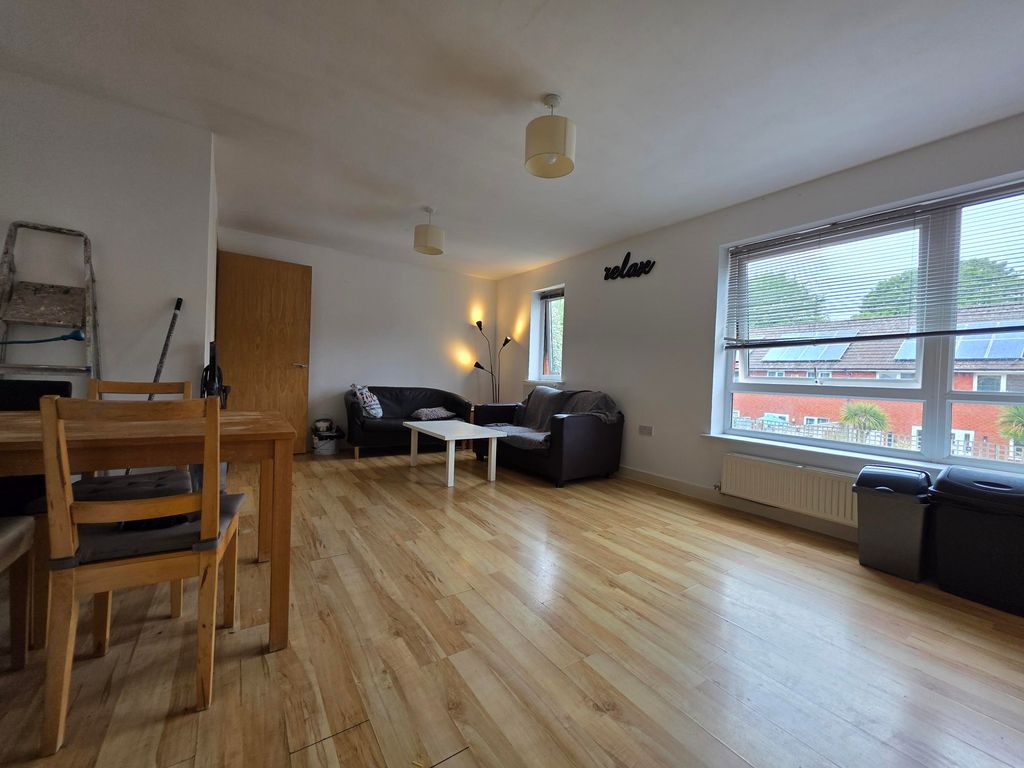 Property photo 2 of 8
