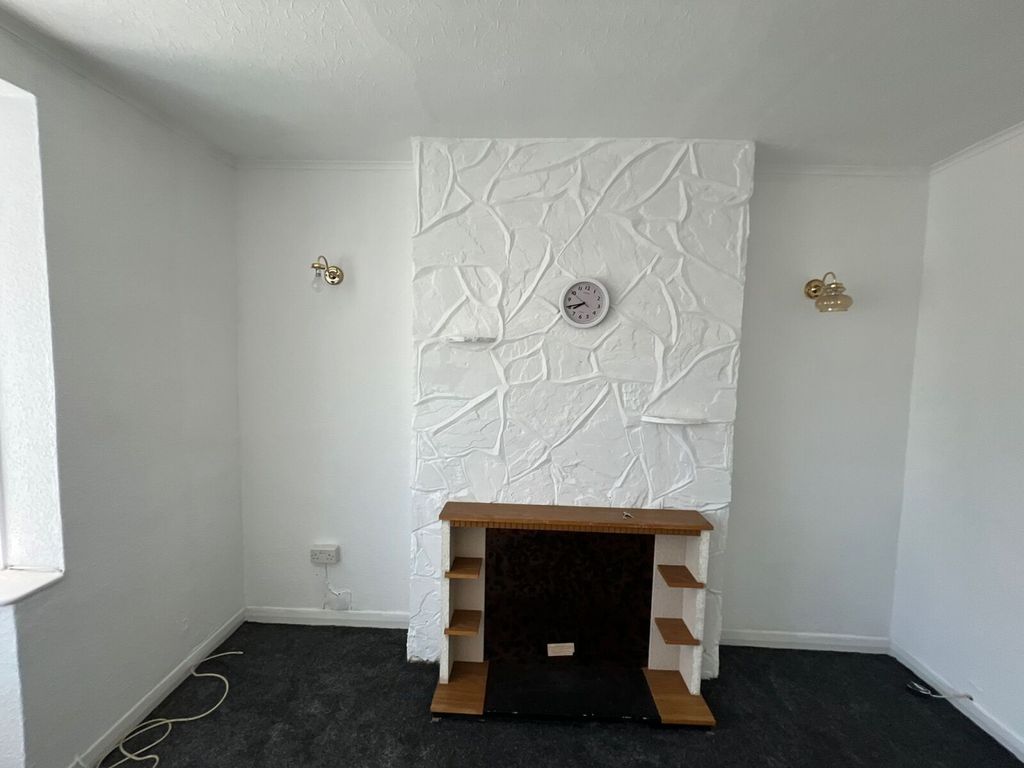 Property photo 2 of 12 Picture No. 16