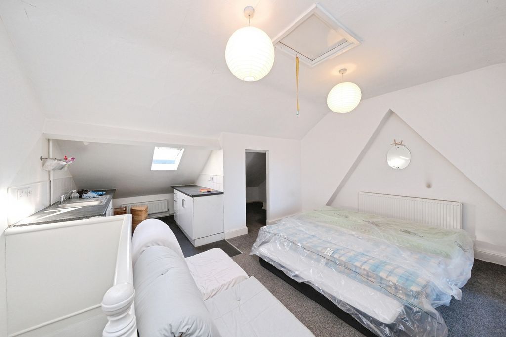 Property photo 3 of 16 Pbox-Img.Jpg