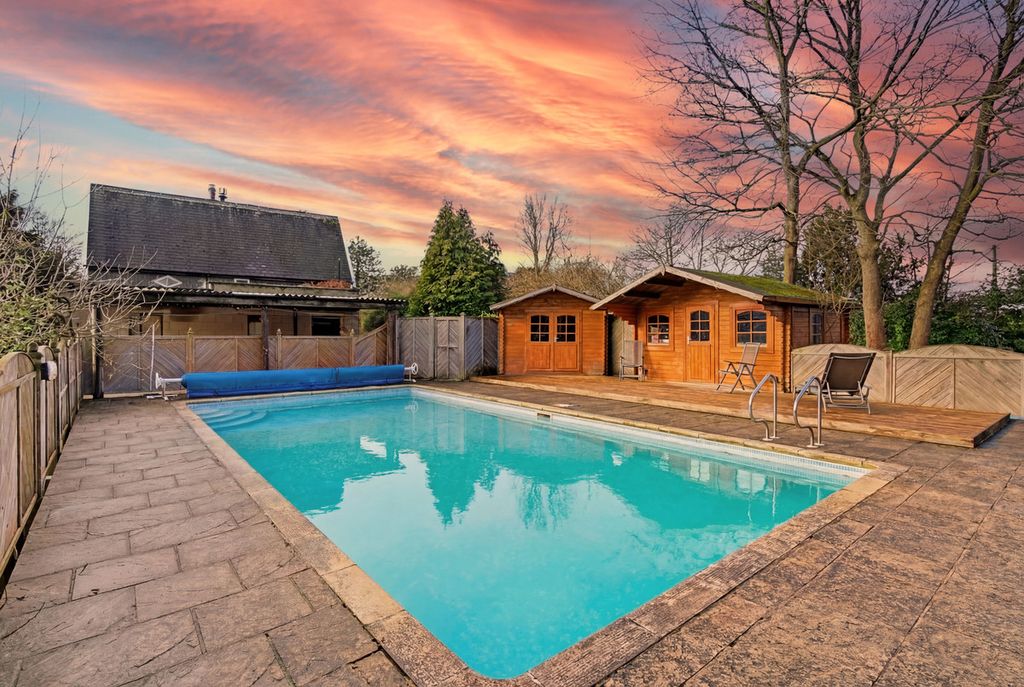 Property photo 2 of 39