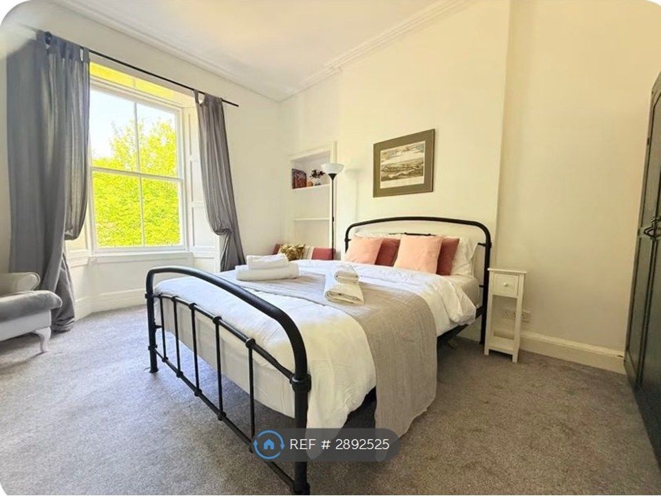 Property photo 1 of 10 Bedroom 1