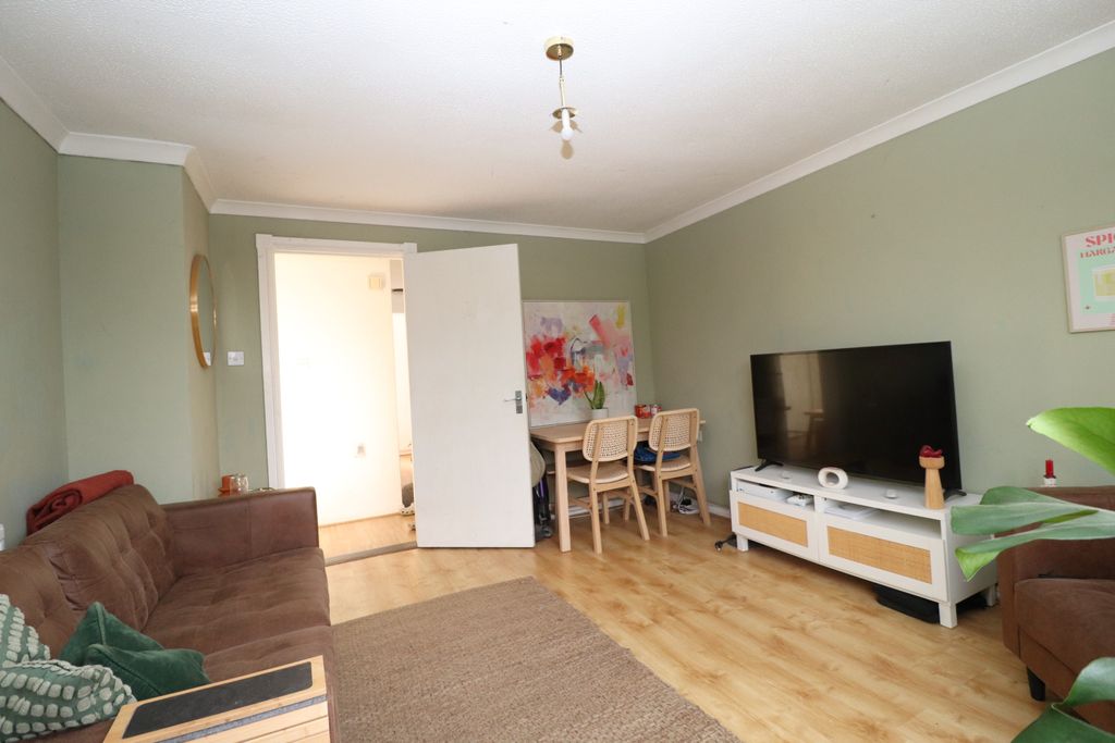 Property photo 2 of 9 Lounge 2