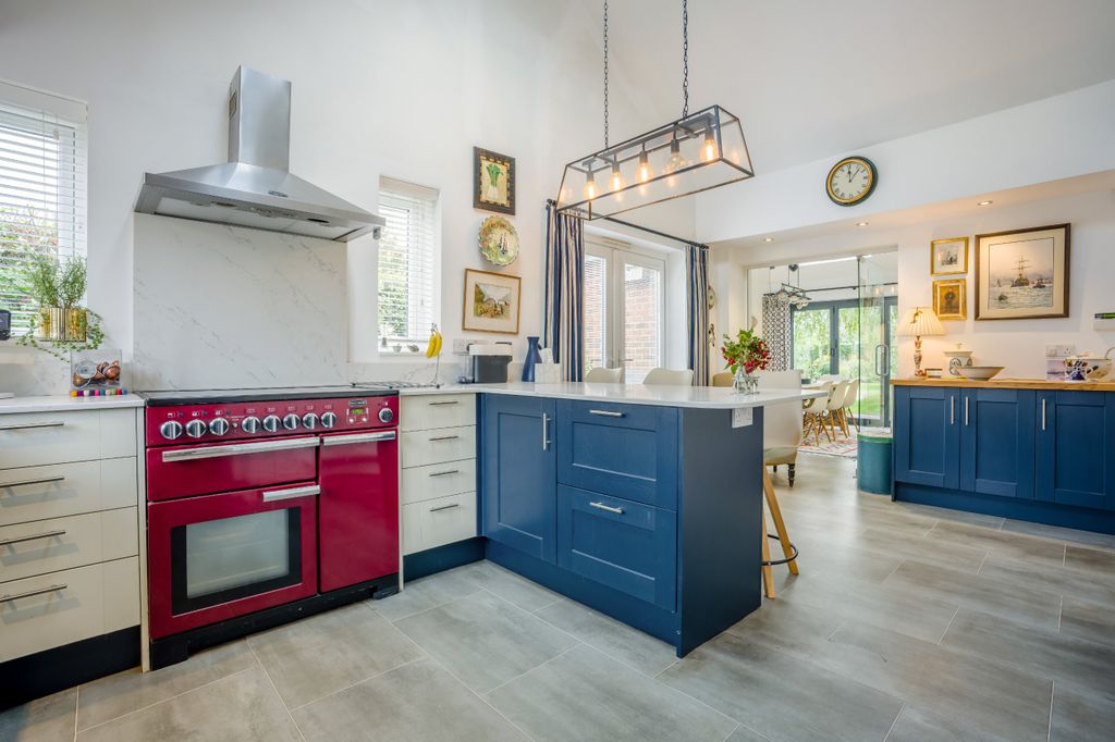 Property photo 3 of 17 Kitchen
