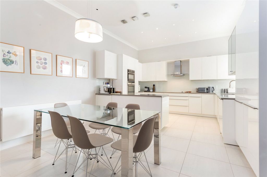 Property photo 3 of 13 Kitchen