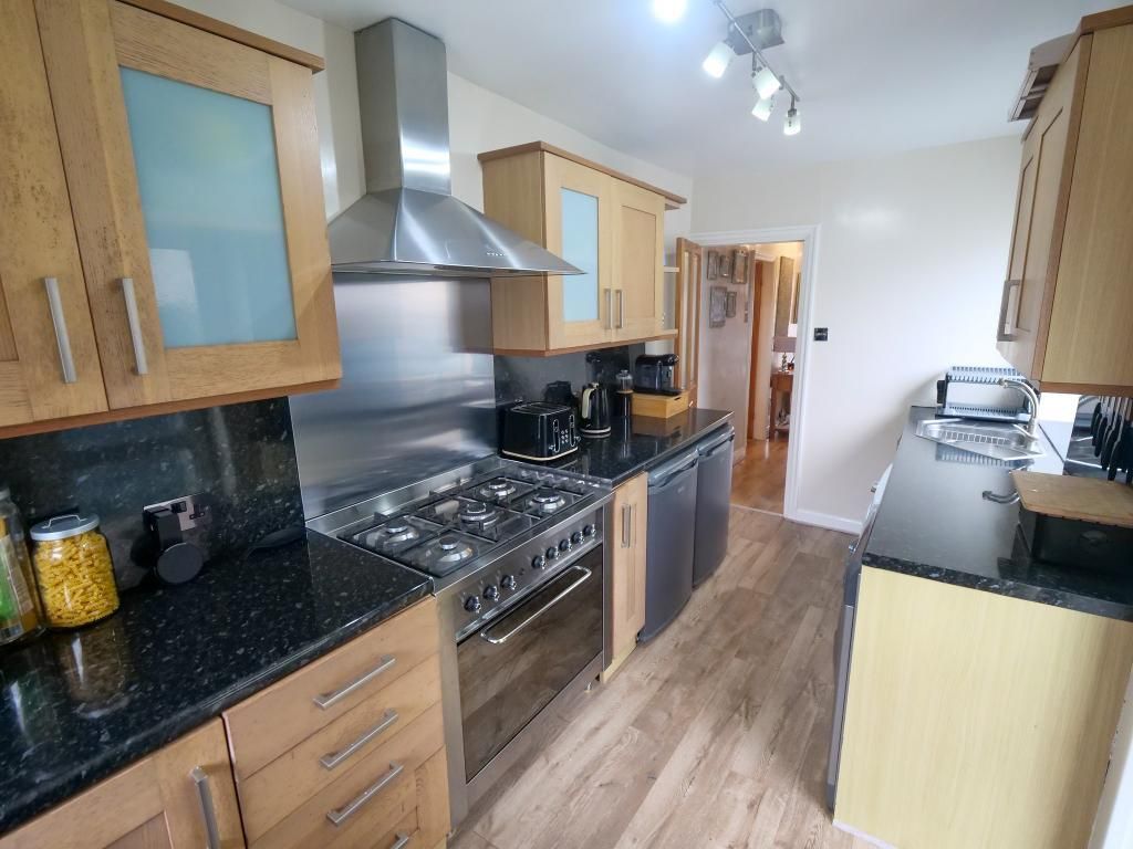 Property photo 3 of 14 Kitchen