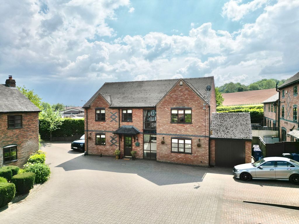 Property photo 1 of 32