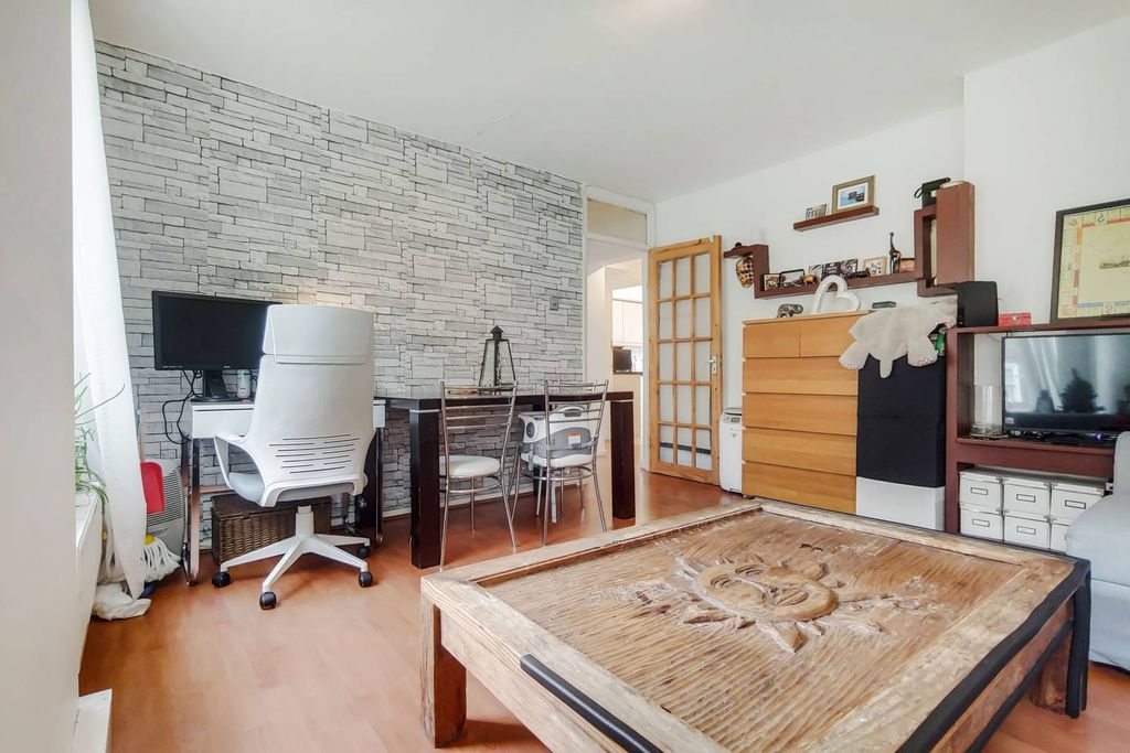 Property photo 3 of 12