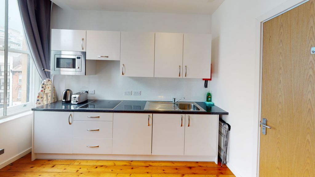 Property photo 2 of 4 Kitchen
