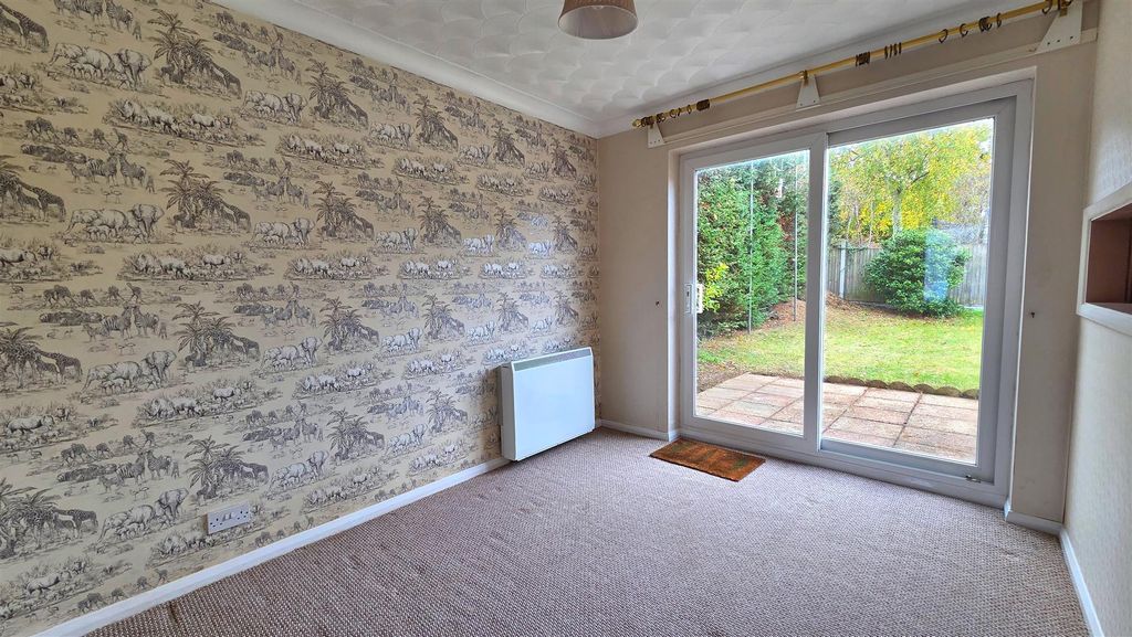 Property photo 3 of 17 Sitting Room