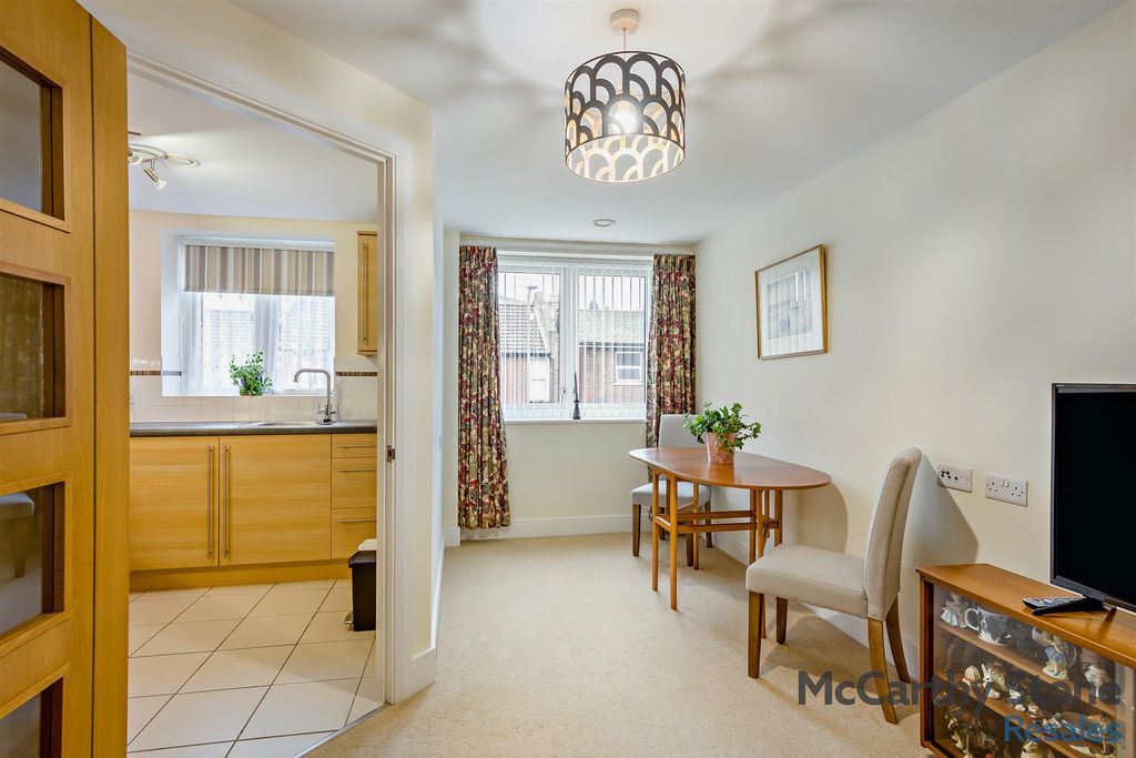 Property photo 1 of 23 8678186-Interior05-800.Jpg