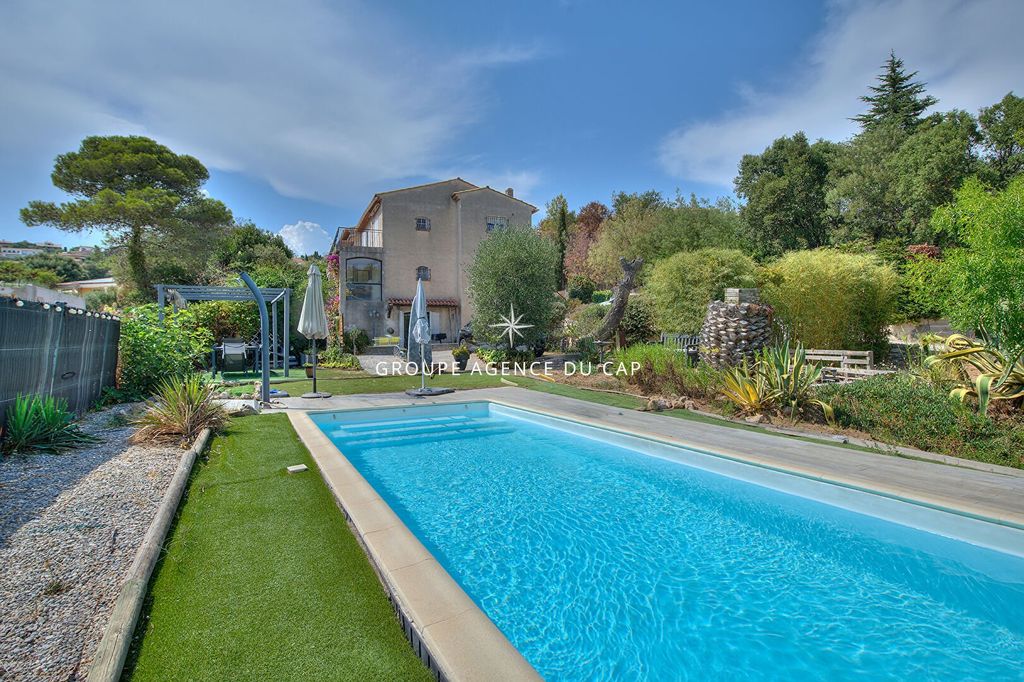 Property photo 1 of 17 Villa In Fréjus