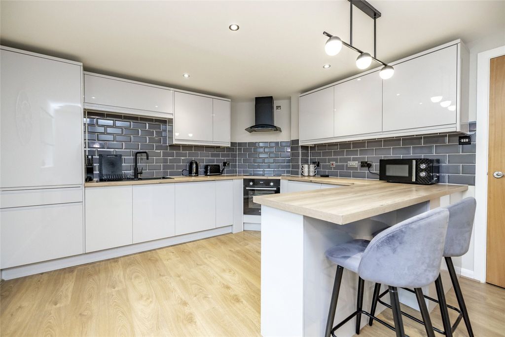 Property photo 2 of 11 Photo 2