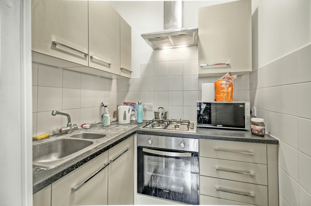 Property photo 2 of 6 Kitchen