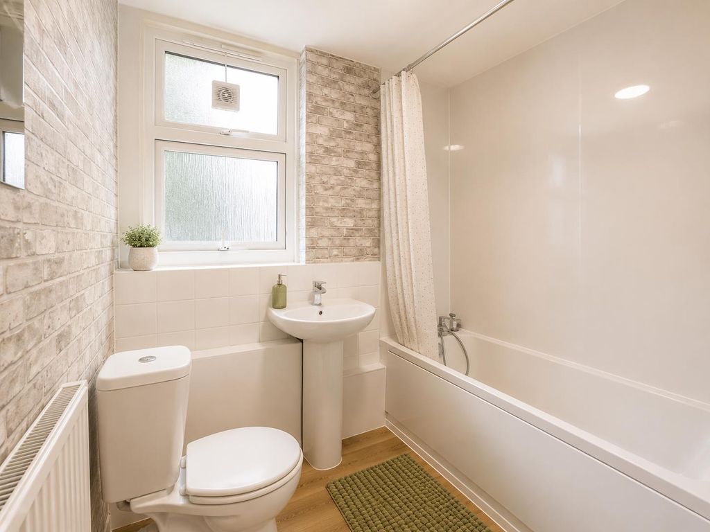 Property photo 3 of 8 Bathroom