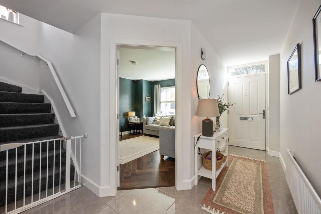 Property photo 3 of 31 6 Spinners Gate 25.Jpg