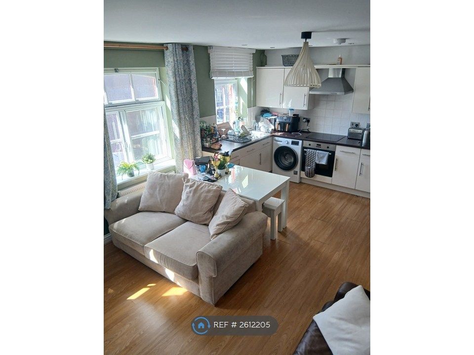 Property photo 2 of 8 Spacious &amp; Light Kitchen/Dining Room