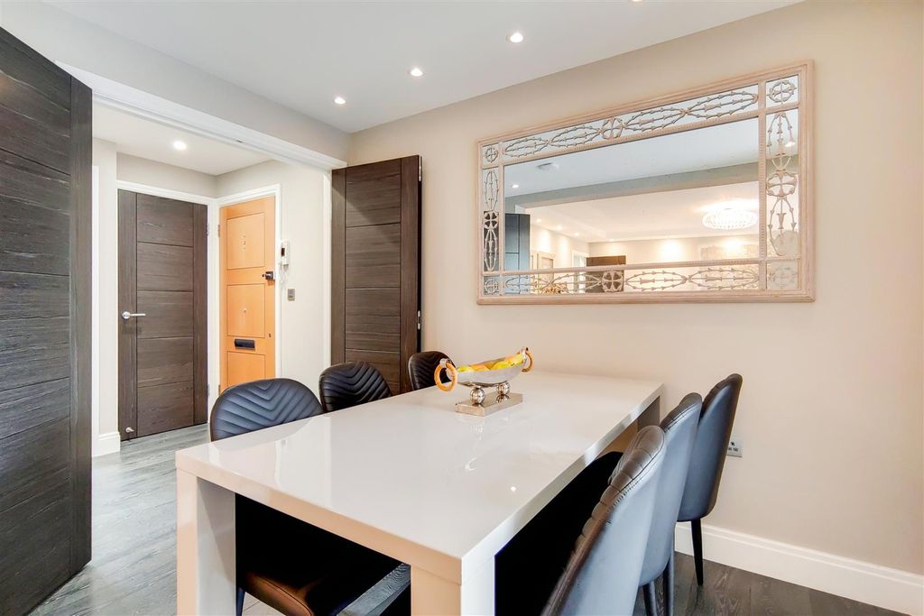 Property photo 3 of 11 3