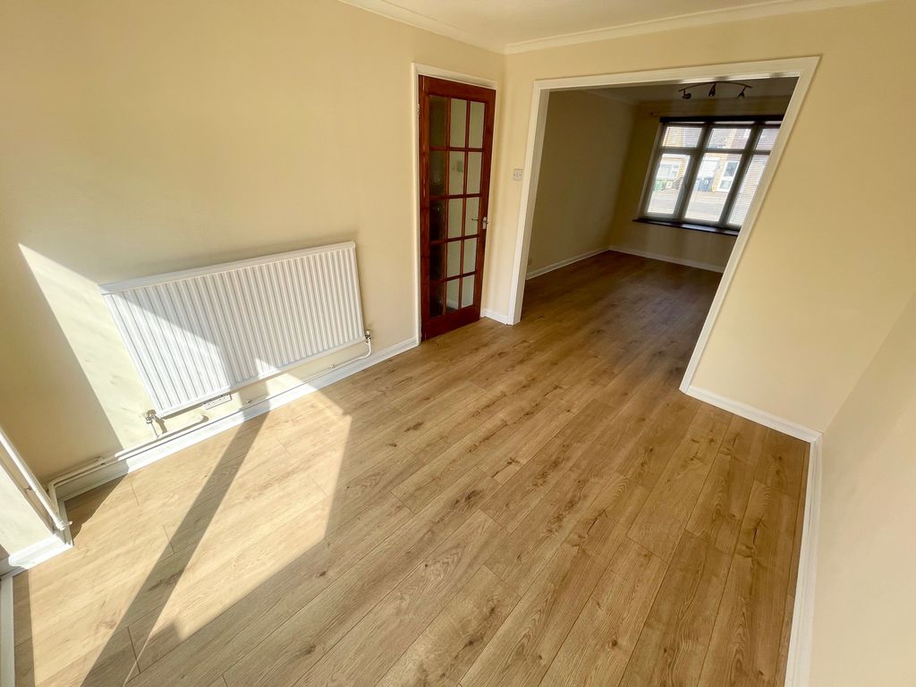 Property photo 2 of 17 Image