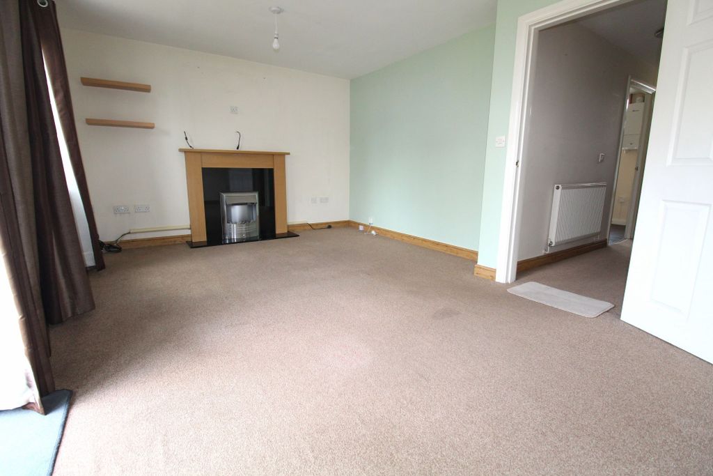 Property photo 3 of 17 Lounge