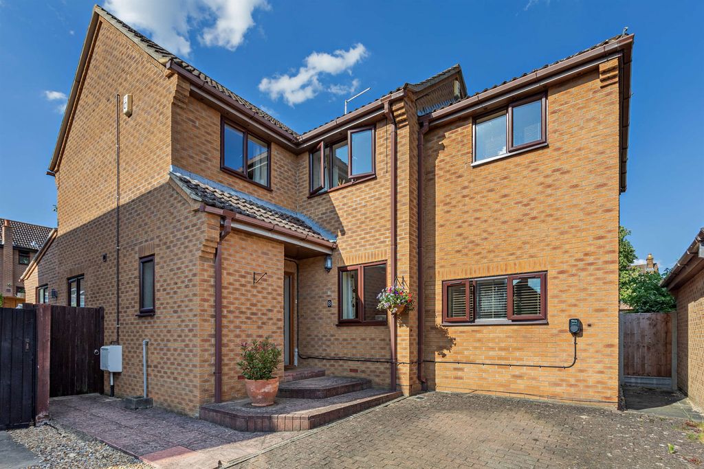 Property photo 1 of 18